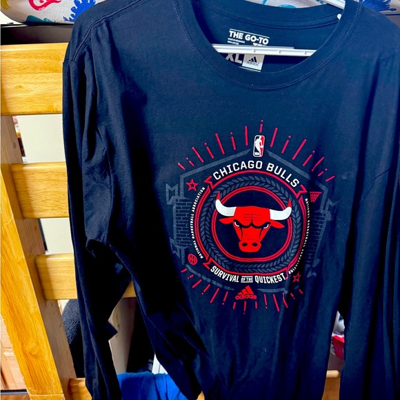 Chicago Bulls Long Sleeve T-Shirt - Picture 1 of 3